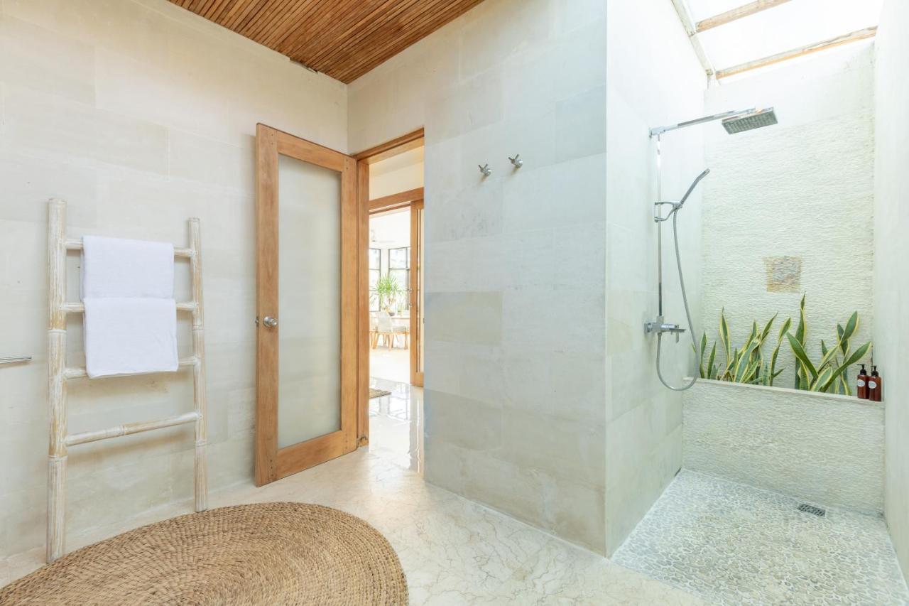Villa Lumut 3 Bedrooms Central Seminyak 외부 사진